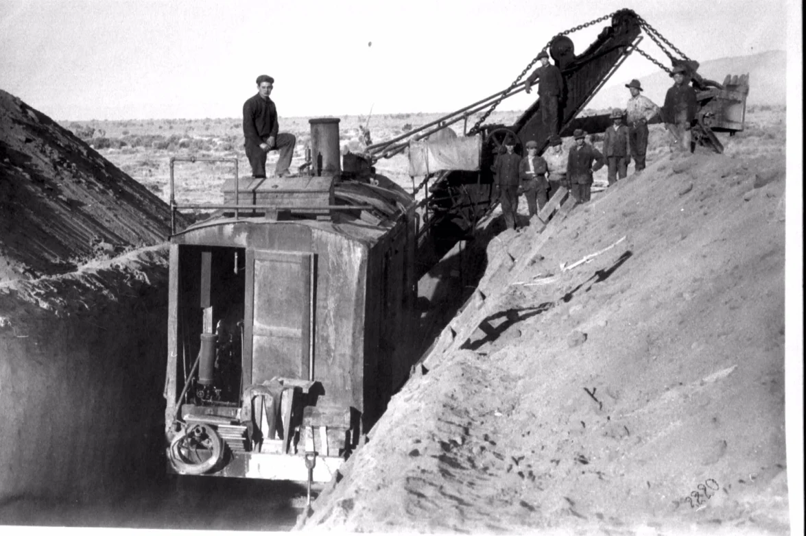 Workers building the LA Aqueduct